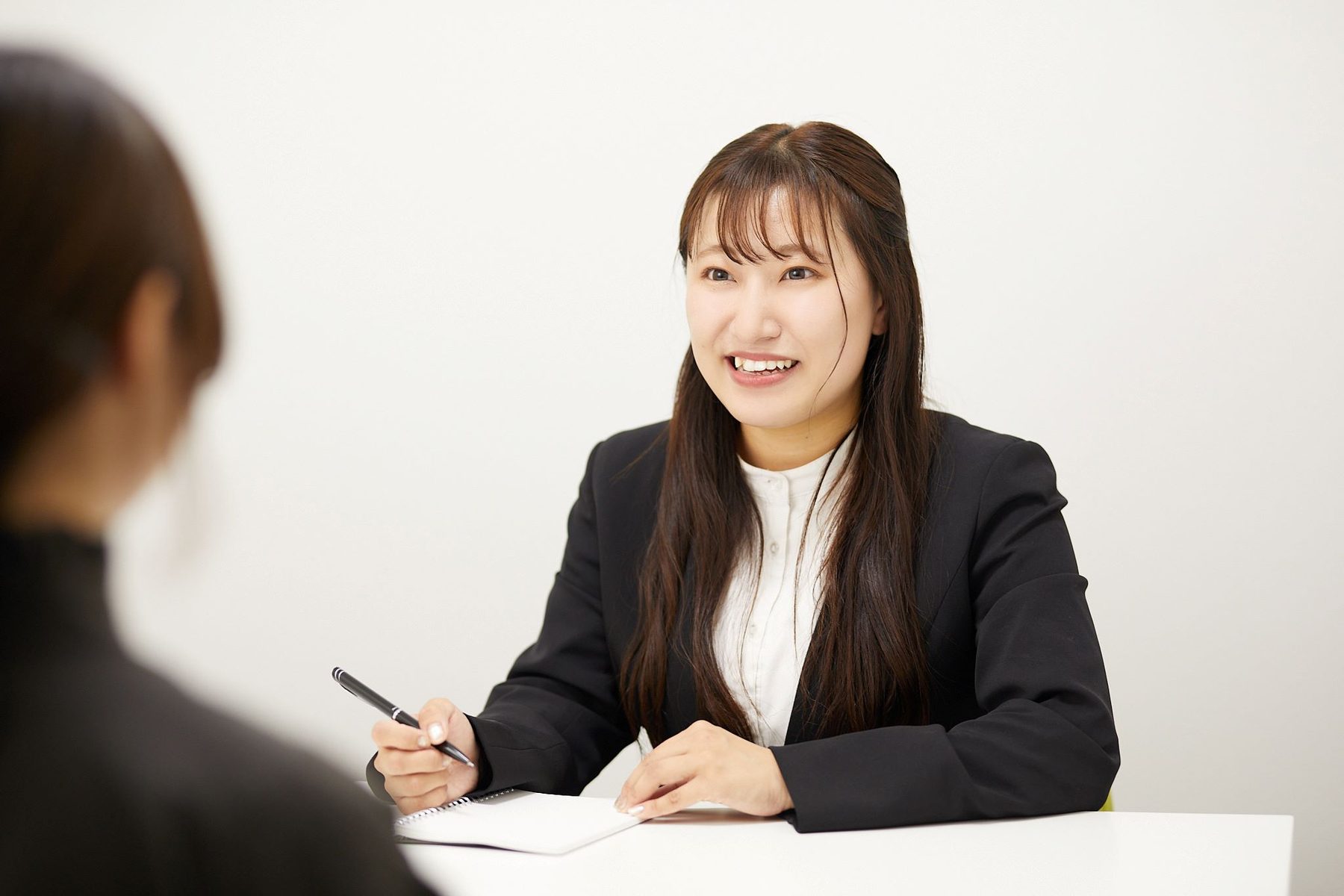 校舎で面談する様子